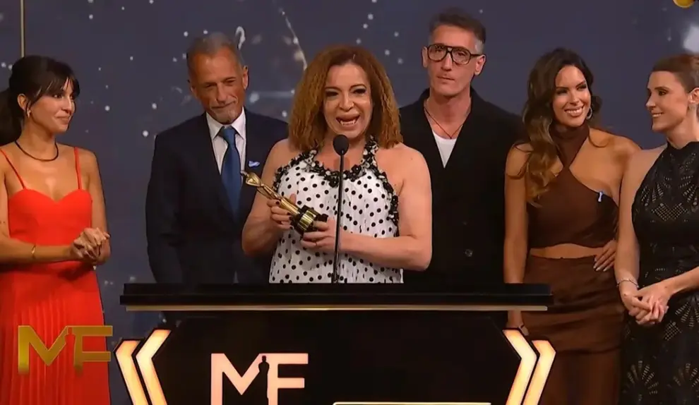 Lizy Tagliani y parte del equipo de La Peña de Morfi
