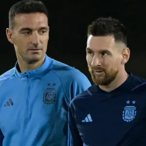 La Scaloneta mantiene su reinado: Cuál es el porcentaje de hinchas que tiene una imagen positiva de Messi, Scaloni y el Dibu