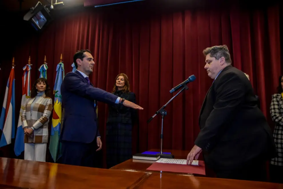 Momento de jura del ahora juez del Tribunal de Juicio de la Sala II de Salta capital.