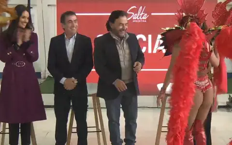 El carnaval de mayo del gobernador Gustavo Sáenz, a pura samba en un día frío y lluvioso en Salta