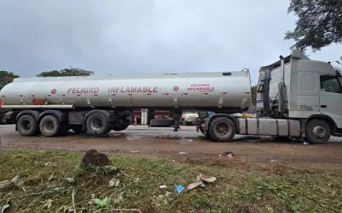 El camión cisterna utilizado para transportar la droga 