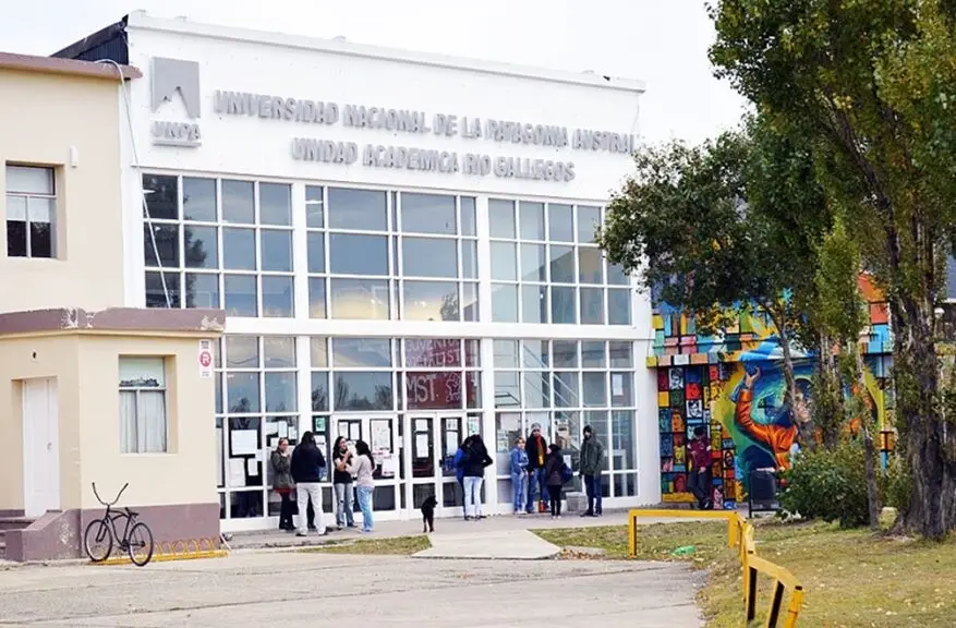 La Universidad Nacional de la Patagonia Austral.