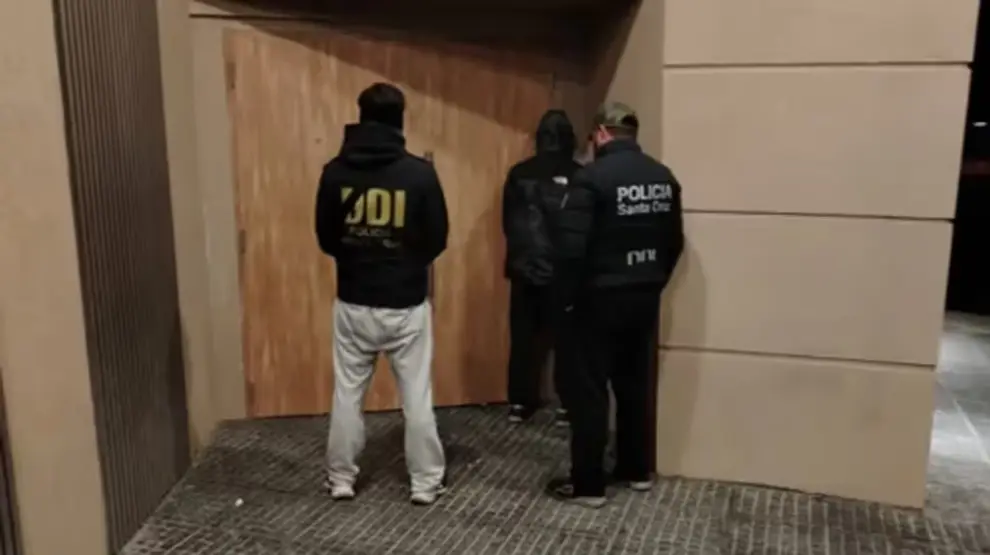 La detención del empleado no docente.