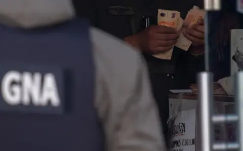 Allanamiento en local de ropa por parte de ARCA y gendarmería 