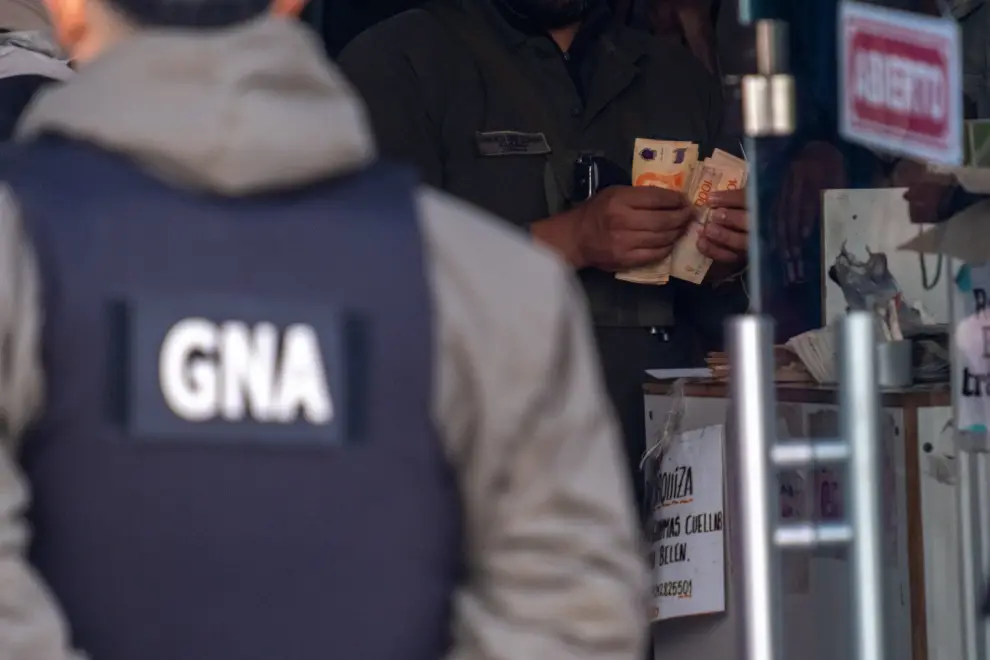 Allanamiento en local de ropa por parte de ARCA y gendarmería