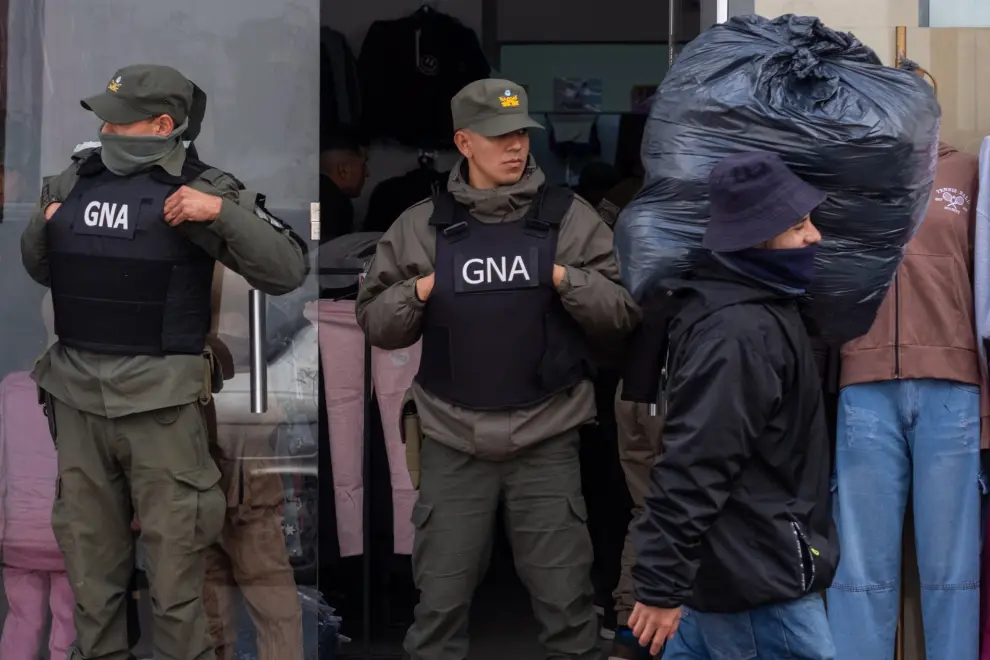 Allanamiento en local de ropa por parte de ARCA y gendarmería