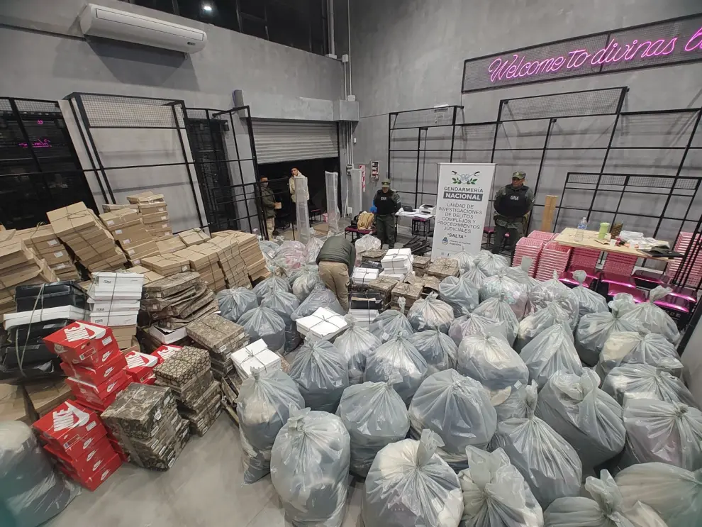 Mercadería incautada en uno de los locales de Divinas