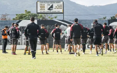 Central Norte, en el último entrenamiento en el Dr. Luis Güemes antes de partir vía aérea rumbo a la Capital Federal.
