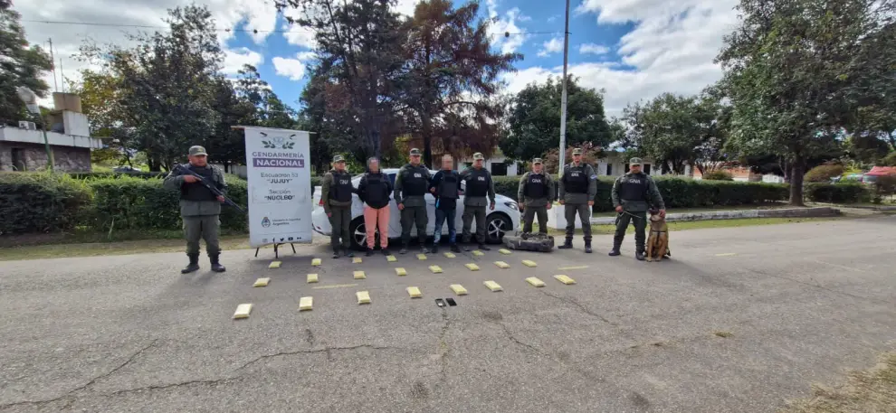 Falsos turistas de Jujuy trasladaban más de 25 kilos de cocaína.
