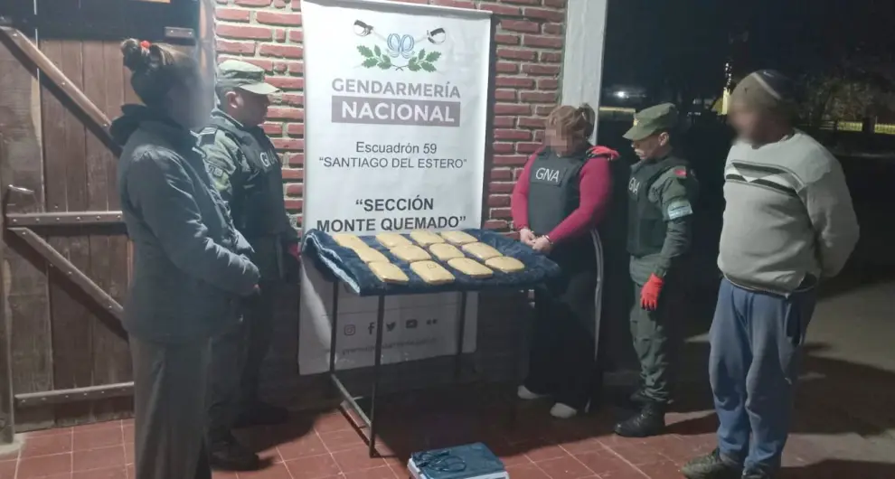 Más de 12 kilos de cocaína envueltos entre acolchados y mantas.