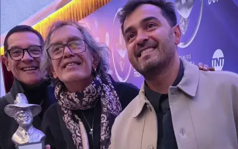 Los nocheros recibieron un reconocimiento en los Premios Gardel