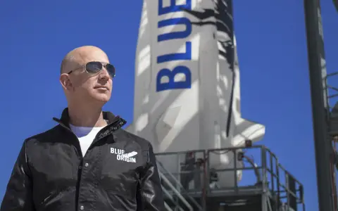 Jeff Bezos en su empresa Blue Origin