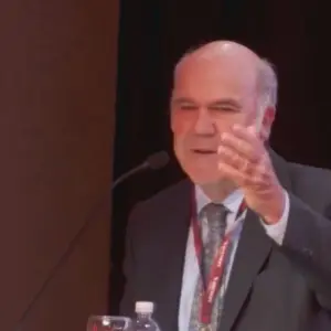El secretario de Agricultura se enojó en pleno discurso porque nadie lo aplaudió