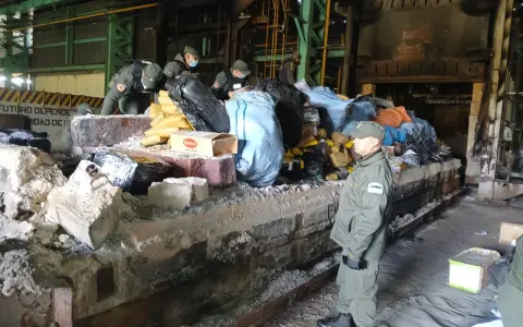 Incineraron más de tres toneladas de droga secuestrada en Salta.