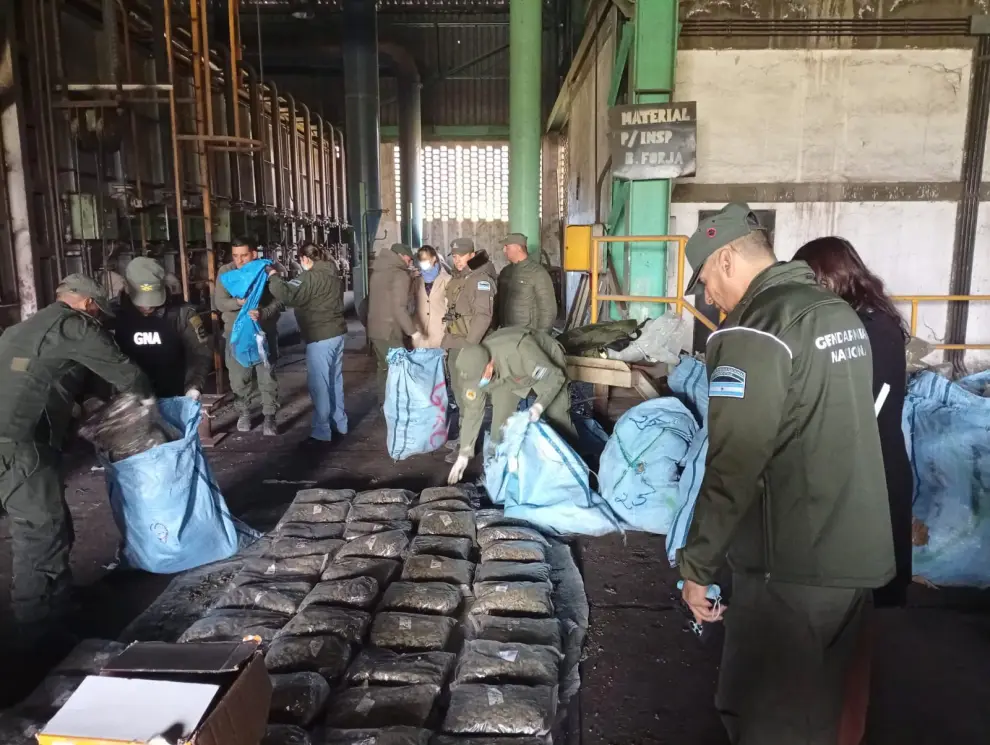 Incineraron más de tres toneladas de droga secuestrada en Salta.