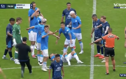 Lucas Zelarayán se descompensó en pleno partido.