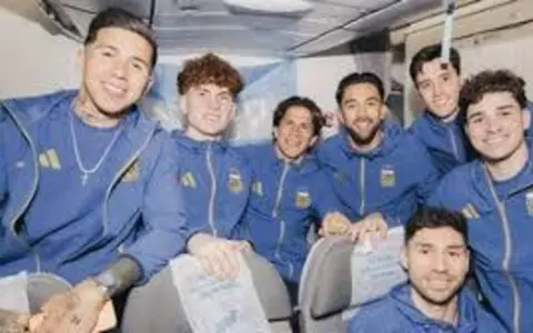 La Selección partió rumbo a EE.UU.