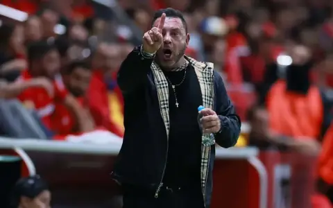 El Turco Mohamed descarta -por ahora-dirigir a Boca.