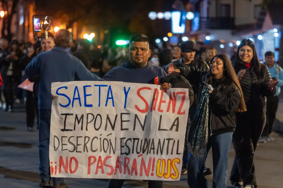 Sentada de Estudiantes autoconvocados en calle Mitre y Entre rios