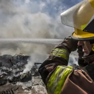 "Esto es un desierto", la desoladora frase de un bombero agotado de batallar con el fuego para salvar el poco bosque que queda en Cafayate