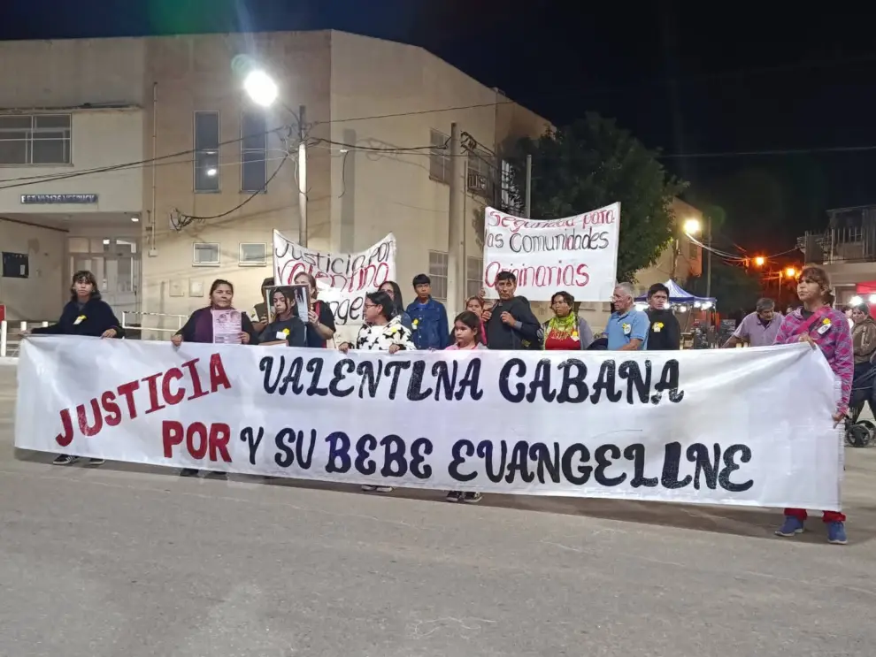 Una de las tantas marchas en Mosconi pidiendo justicia por Valentina y Evangeline
