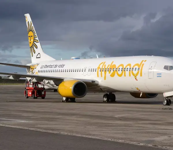 Flybondi llegó a operar con un solo avión y acumula más de 2500 vuelos cancelados