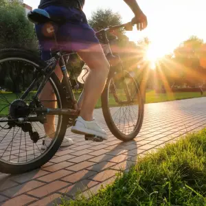 Cuáles son los numerosos beneficios de andar en bicicleta y cómo contribuye a la salud 