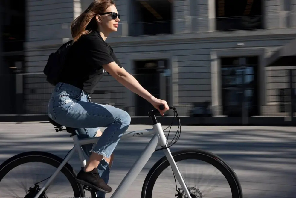 Cada vez más gente alrededor del mundo elige la bicicleta como su medio de transporte.