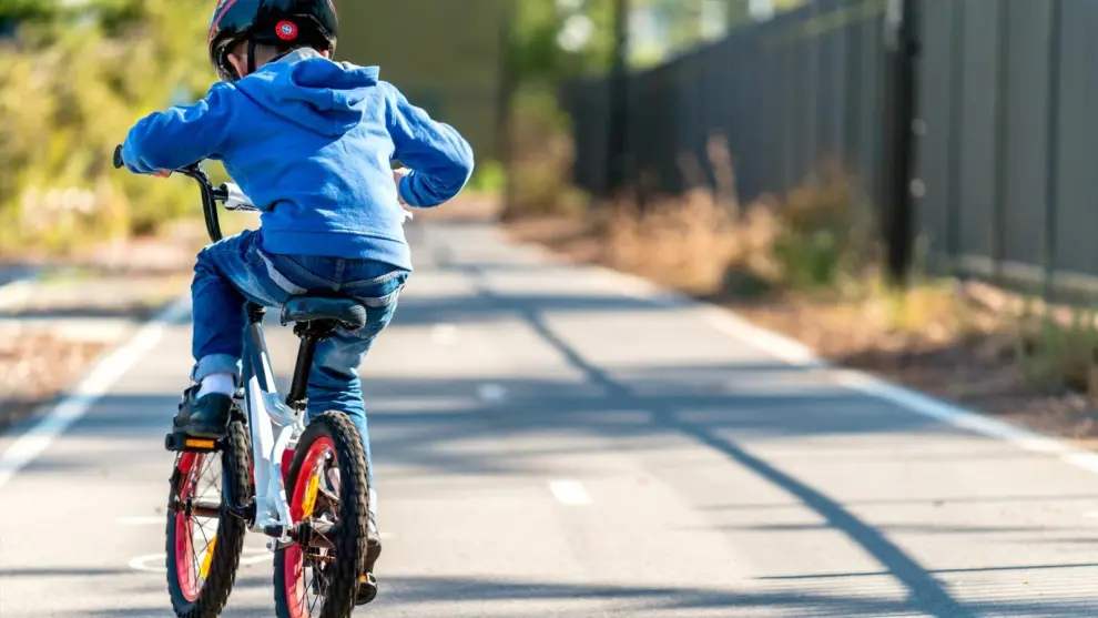 El hábito del usos de la bicicleta debe inculcarse desde la niñez.