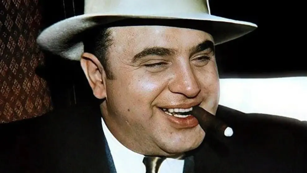 Al Capone fue el gánster más famoso de Estados Unidos, construyó un vasto imperio criminal en Chicago durante la década de 1920 y principios de 1930