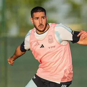 Buendía fue contactado por Scaloni por una posible baja antes del debut en el Mundial