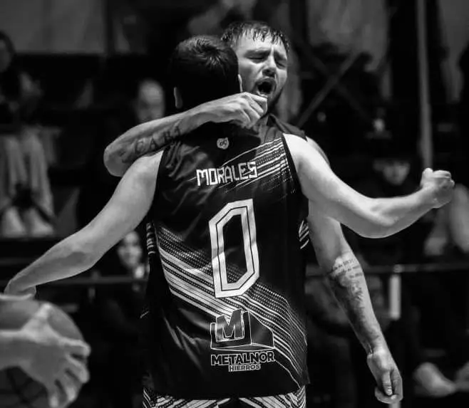 Puro sentimiento, el grito y abrazo entre Torino y Morales.