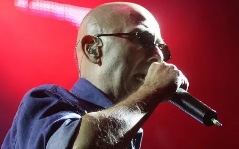 Indio Solari en su último recital en Salta en marzo de 2011 en el Martearena 