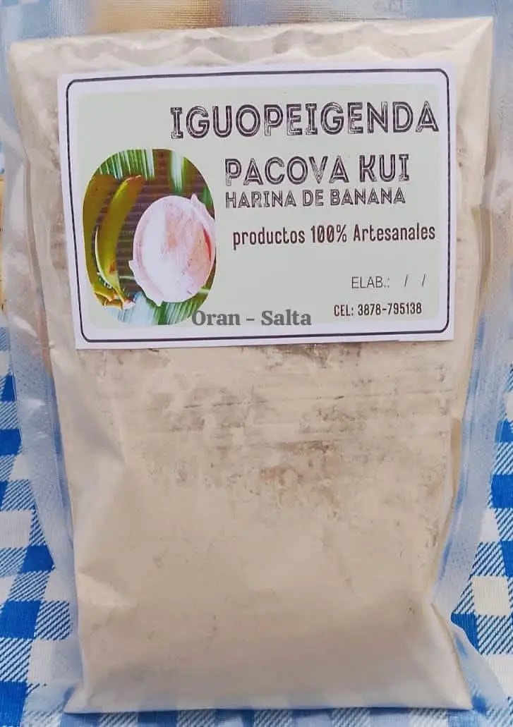 Un paquete de harina de banana que comercializan la gente de la comunidad originaria