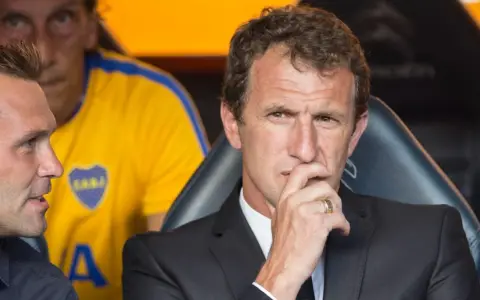 Faltarían solo detalles para que Arruabarrena vuelva a calzarse el buzo de DT de Boca