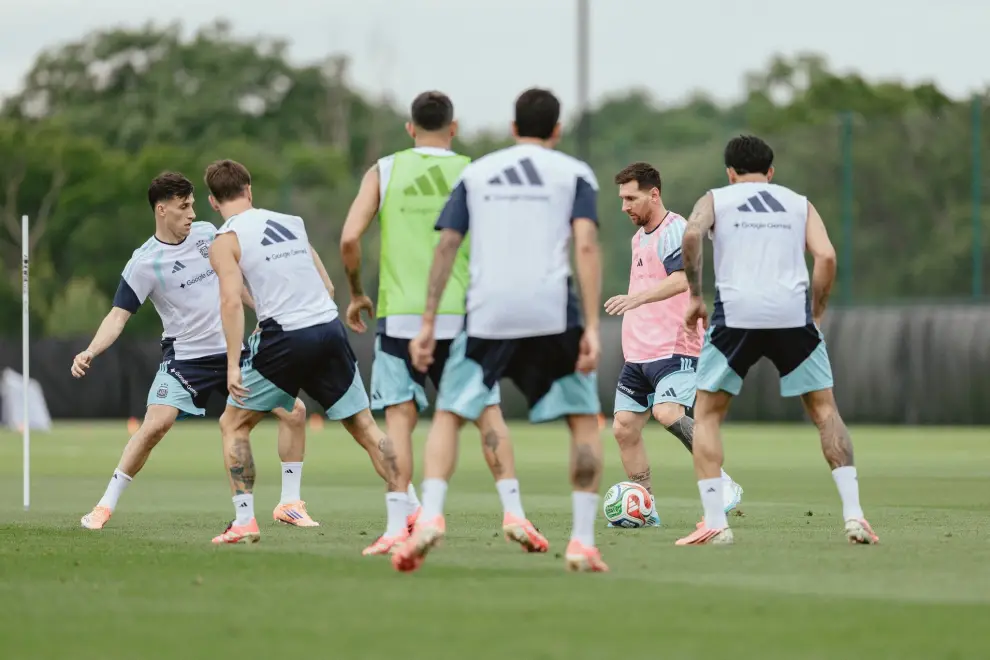 La Selección argentina prepara el amistoso premundialista con Honduras en Texas, con varias ausencias.