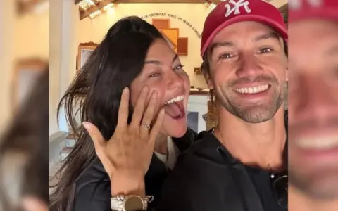 Sofía Jujuy Jiménez y Gustavo Hormaechea en la iglesia de El Alfarcito