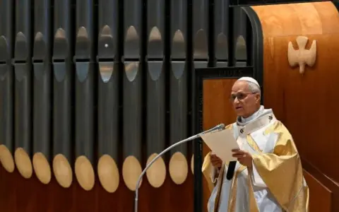 el papa Leon en la Sagrada Familia