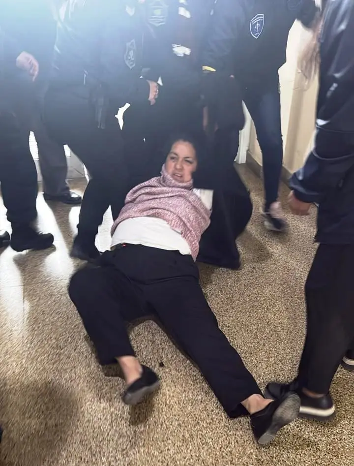 Beatriz Yapura, esposa de Santos Clemente Vera, es arrastrada en el CIF.