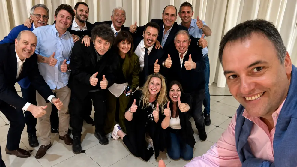 Adorni y funcionarios