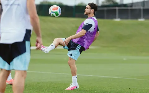 Nicolás Tagliafico podría no llegar al debut contra Argelia y Medina se perfila como su reemplazante