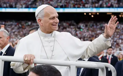 Papa León XIV ante un Bernabéu colmado en España