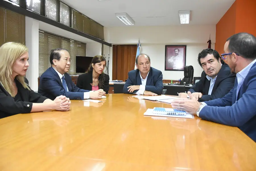 Reunión de empresarios con funcionarios