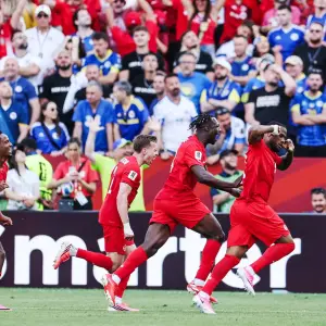 Canadá salvó la ropa en su debut y empato 1 a 1 con Bosnia y Herzegovina