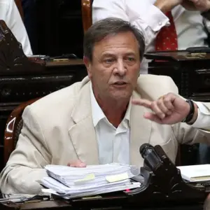 Zago adelantó que su bloque dará quórum en la interpelación a Adorni: “Antes del 23 cae. Nos sentimos tomados de boludos”