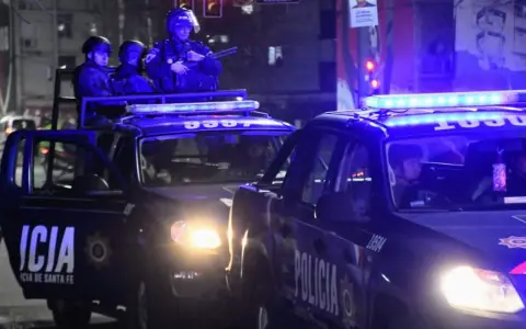35 allanamientos en Rosario.