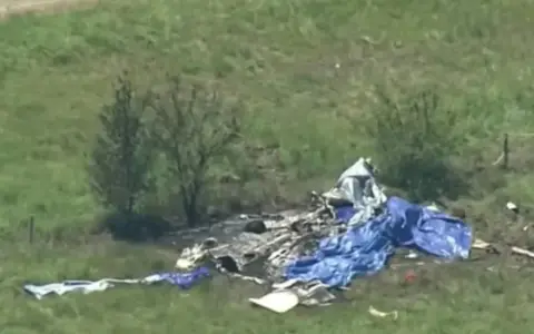 Cayó una avioneta cerca de Kansas City.