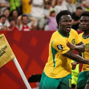 De nacer en un campo de refugiados a hacer historia en el Mundial: la dura historia de la figura de Australia en el triunfo ante Turquía