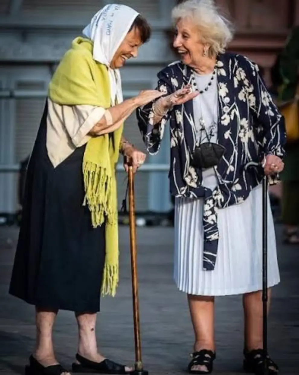 Taty Almeida y Estela de Carloto.