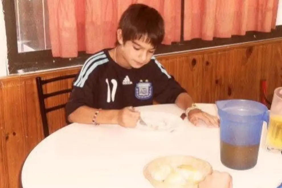 José López compartió fotos de su infancia con la camiseta argentina